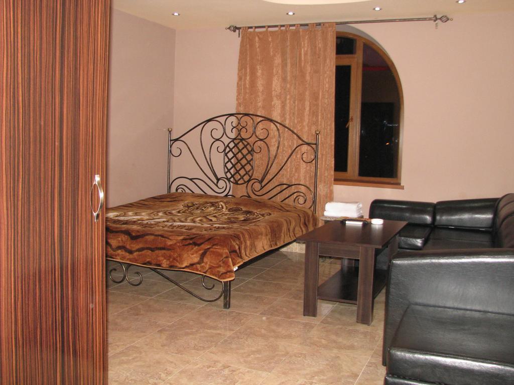 Princ Plaza Hotel Jerevan Pokoj fotografie