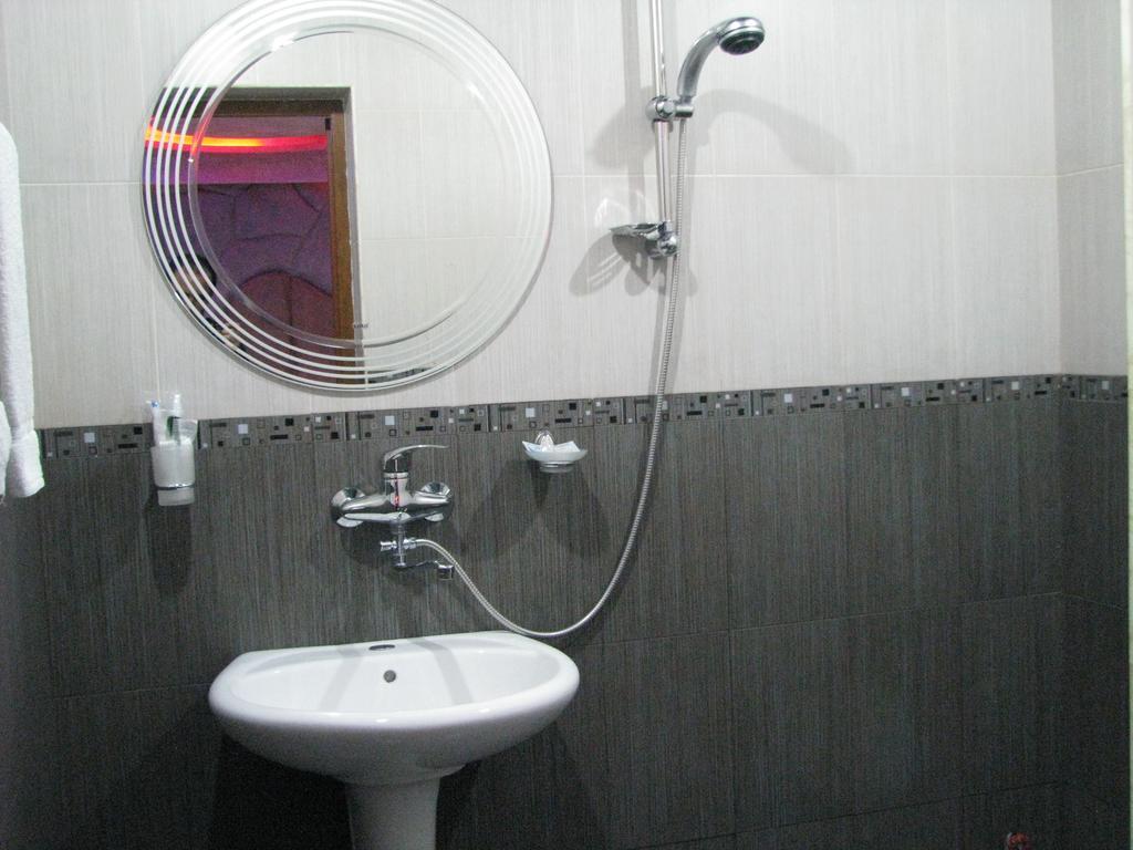 Princ Plaza Hotel Jerevan Pokoj fotografie