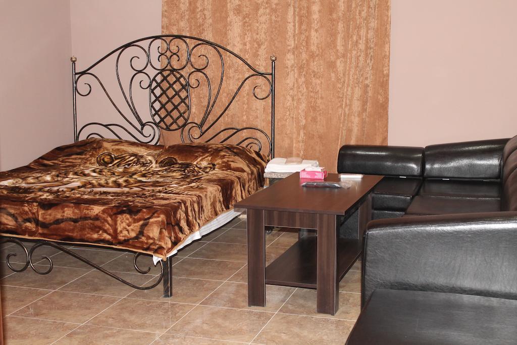 Princ Plaza Hotel Jerevan Pokoj fotografie