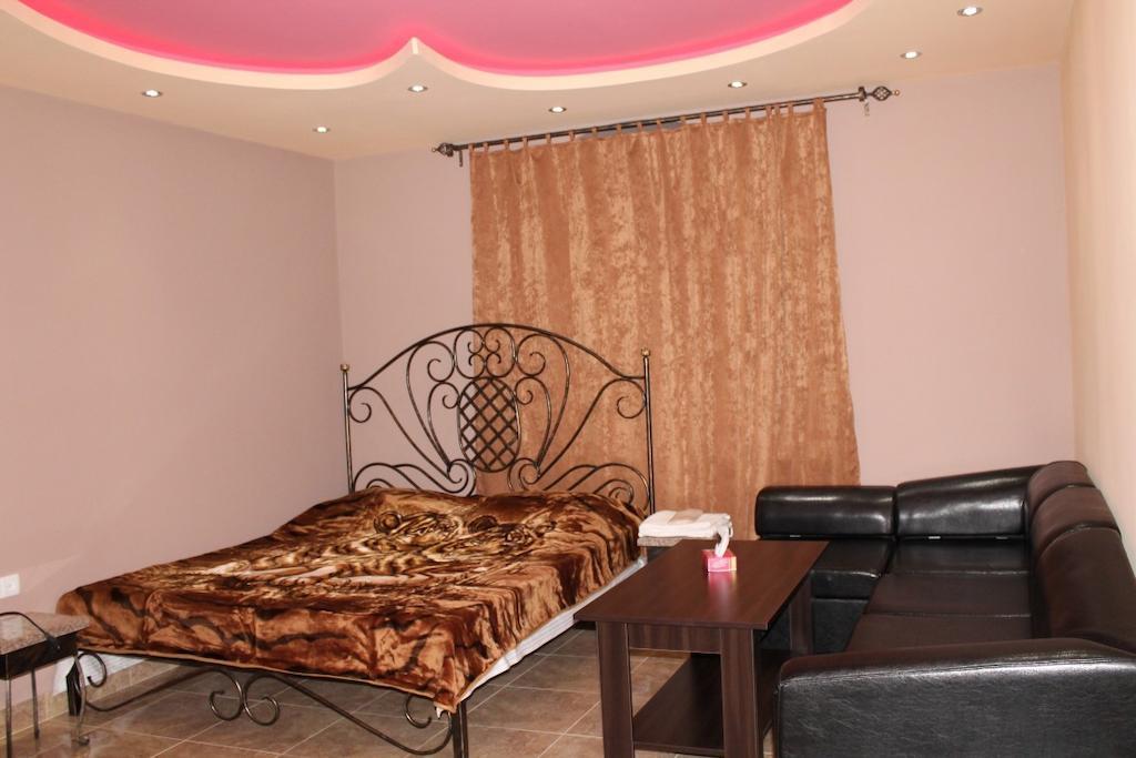 Princ Plaza Hotel Jerevan Pokoj fotografie
